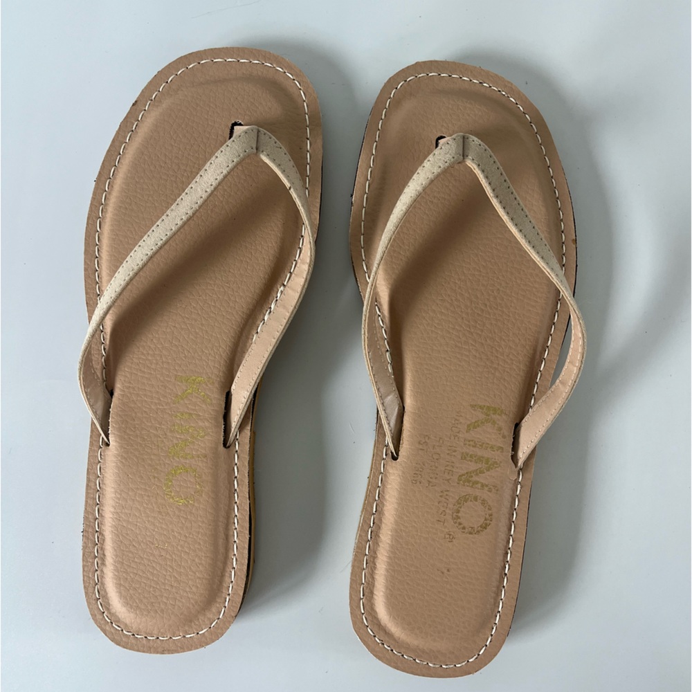 Kino tan beachy flip flops